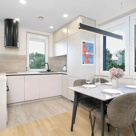 Modern With Garage And 3 Balconies In By Renters Prestige Apartman *