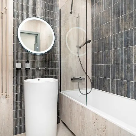Modern With Garage And 3 Balconies In By Renters Prestige Apartman *