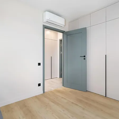 Modern With Garage And 3 Balconies In By Renters Prestige Apartman